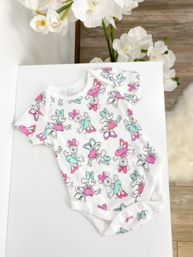 Beebibody "Minnie", 100% puuvillane ja nahasõbralik beebibody armsa Minnie Mouse disainiga.