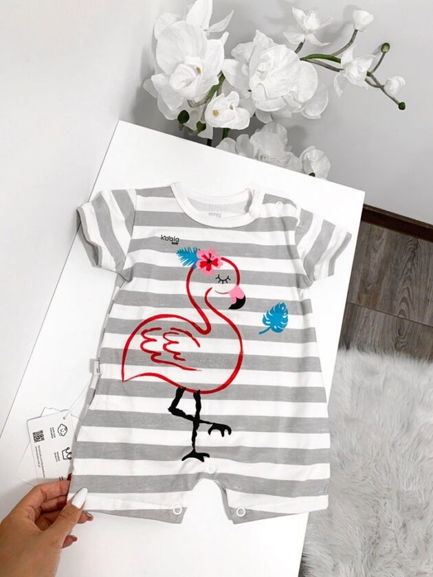 Koala Baby romper hall flamingo – beebikombe kerge ja hingava kangaga, sobib ideaalselt suviseks kandmiseks.
