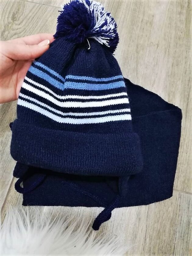 Tumesinine soe müts ja sall, praktiline ja mugav komplekt jahedaks ilmaks.