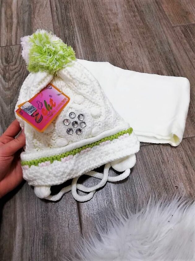 Valge-roheline kivikestega müts ja sall, elegantne ja soe komplekt külmadeks ilmadeks.
