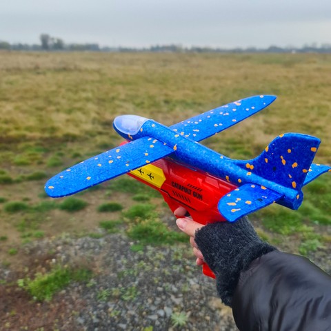 Lennukipüstol LED-vahtplastist lennukiga – toote pilt