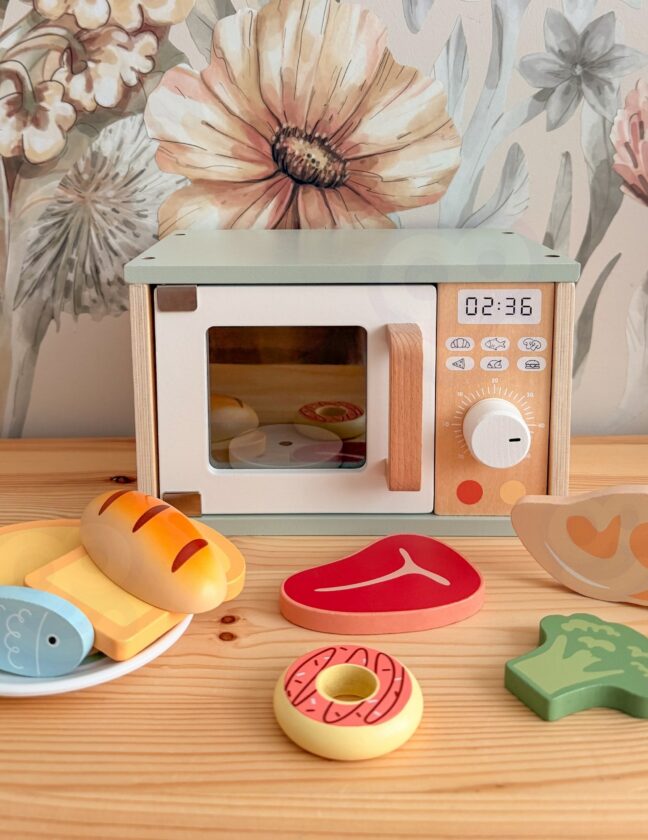 Tooky Toy TOY puidust mikrolaineahju toidukomplekt – toote detailvaade