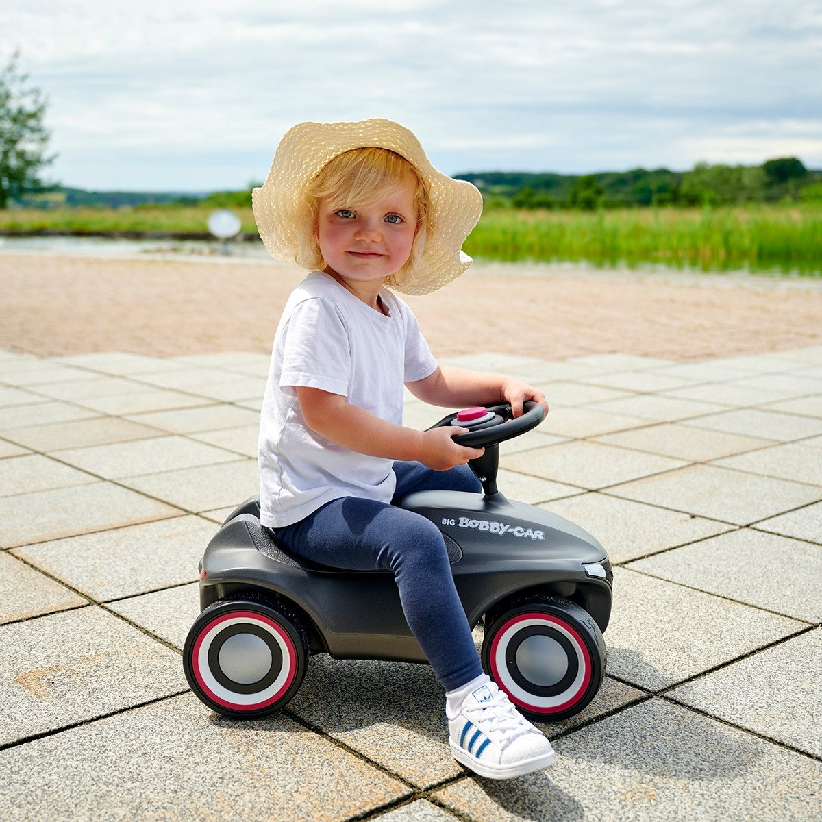 suur sõiduauto bobby auto – detailvaade