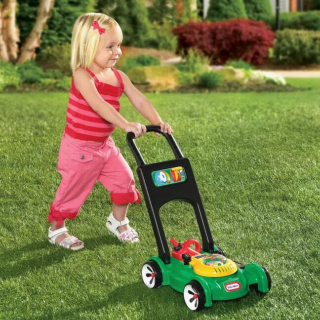 väike tikes lapsed lawn – detailvaade