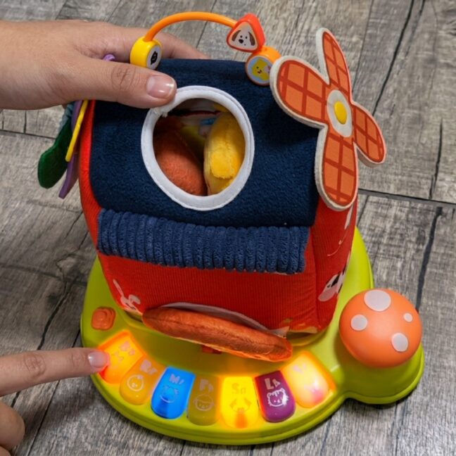 beebi interaktiivne talu maja – detailvaade