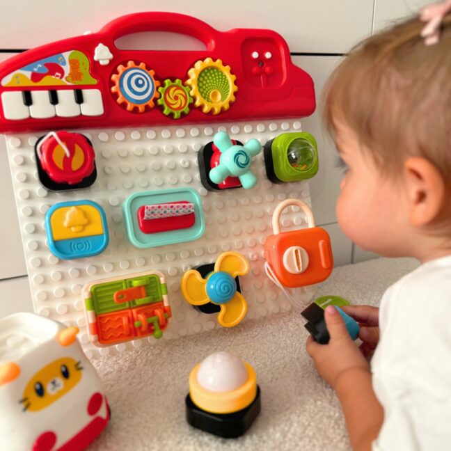 beebi manipulative tahvel värviline – detailvaade