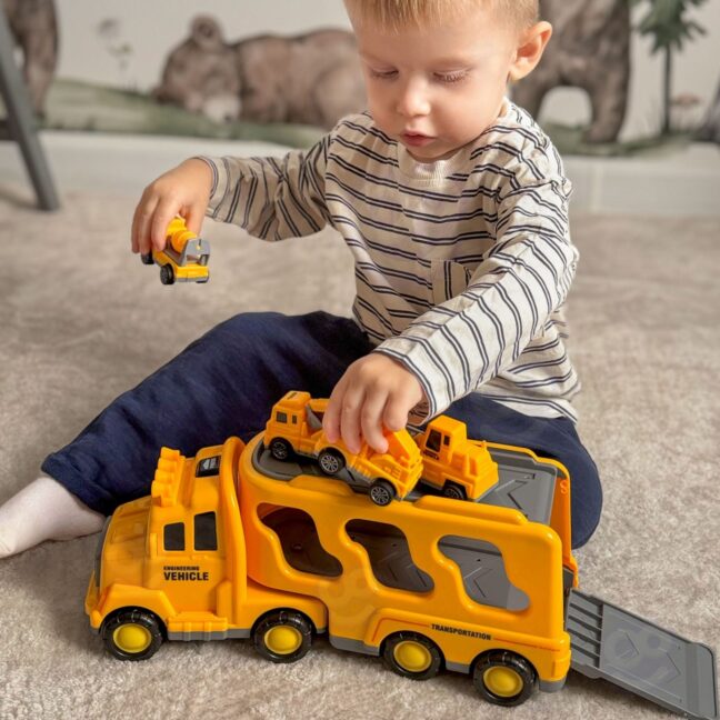 puksiirauto autoga mäng lapsele – detailvaade