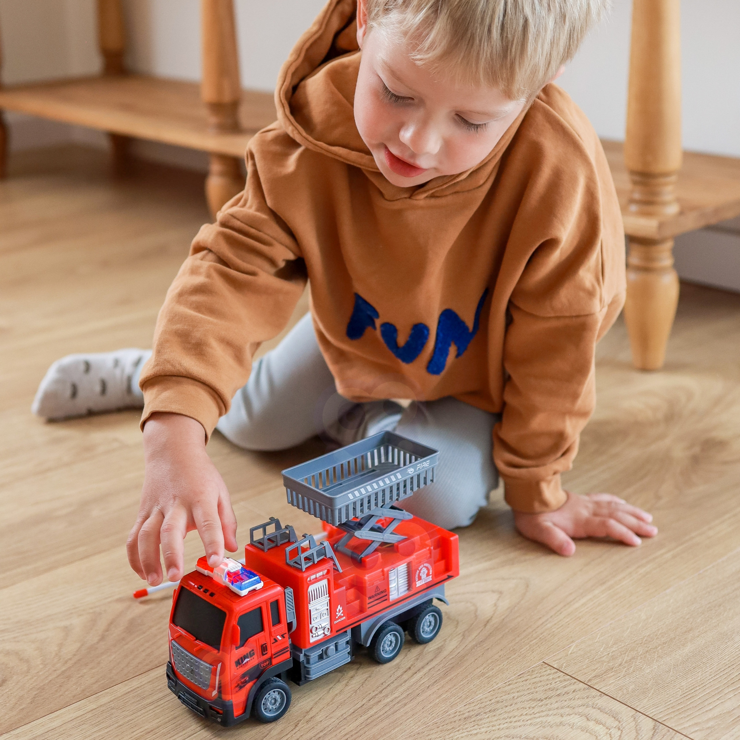 remote control tuletõrjeauto lift – detailvaade