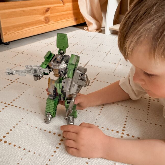 transforming robot silver blade – detailvaade
