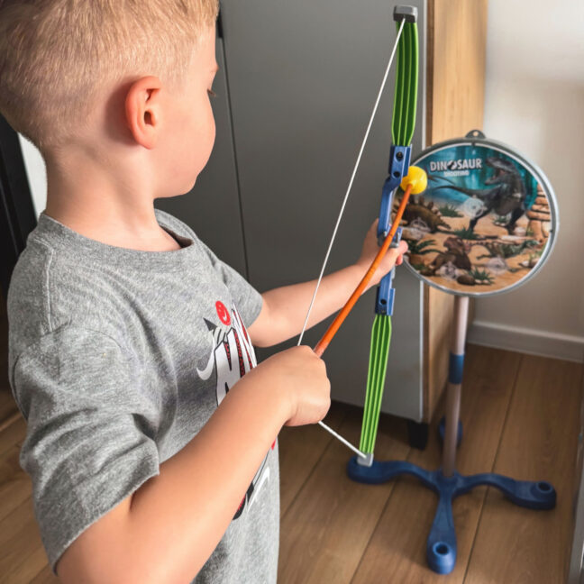 väike archer dinosaurused bow – detailvaade