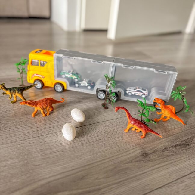 veokitransporteri 2-ühes dinosaurusega mäng – detailvaade